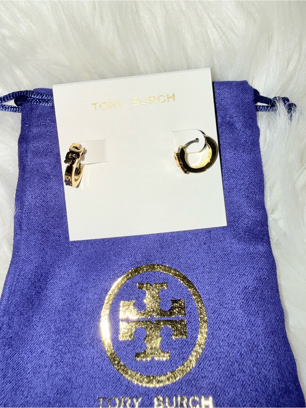 Tory Burch IVORY & GOLD Serif-T Logo HUGGIES Hoop Earrings Card w/Dust Bag